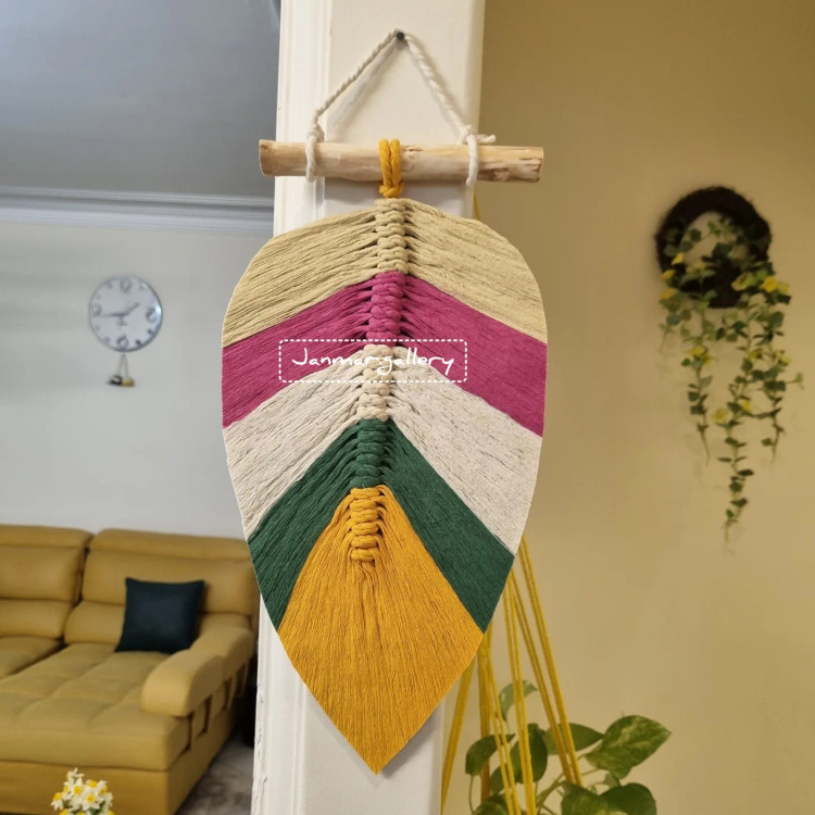 دیوارکوب پر مکرومه