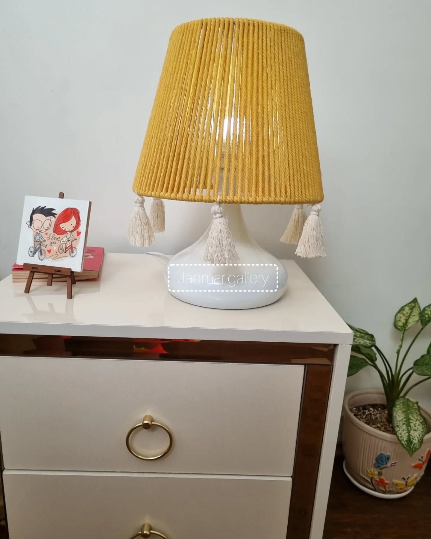 آباژور مکرومه