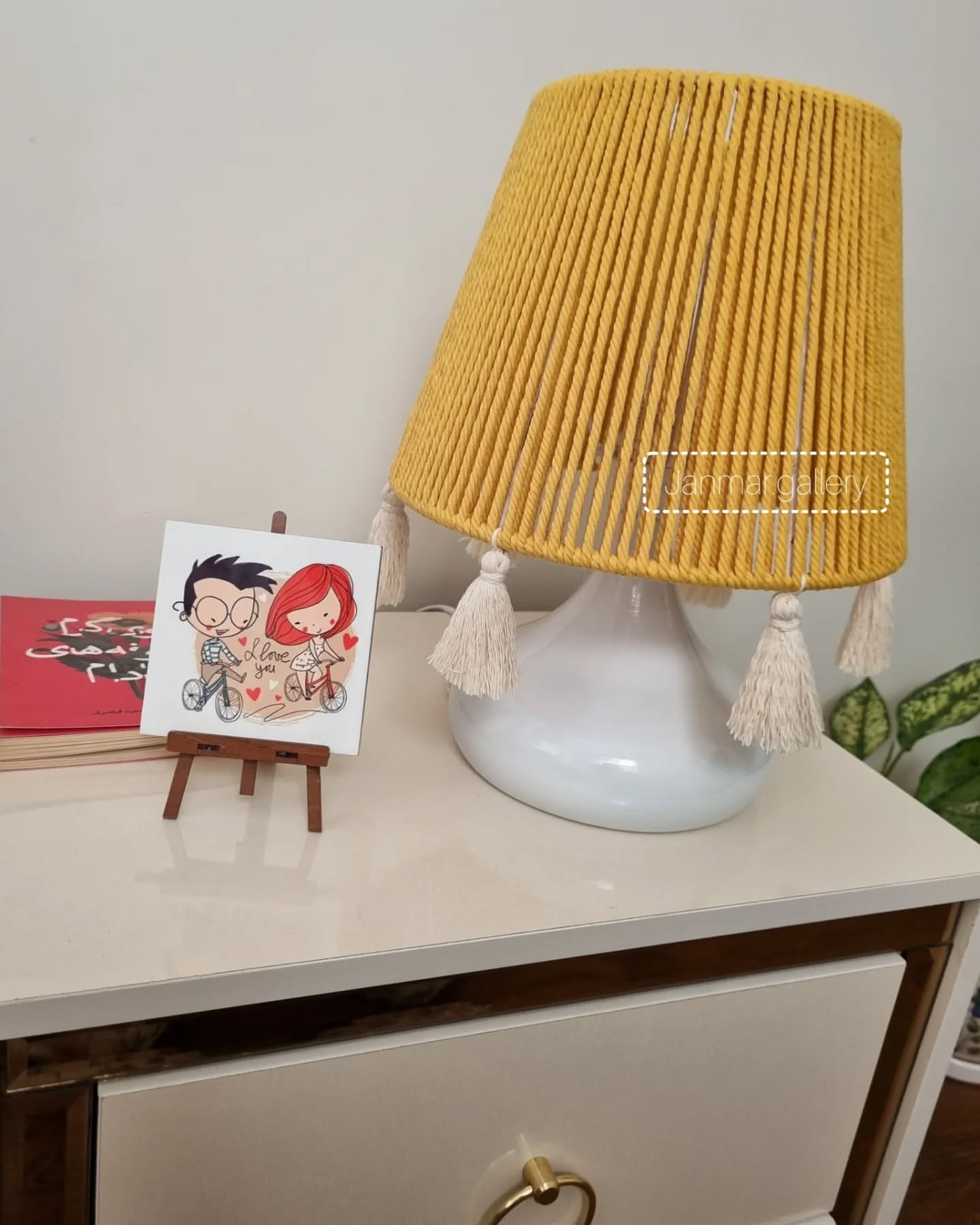 آباژور مکرومه