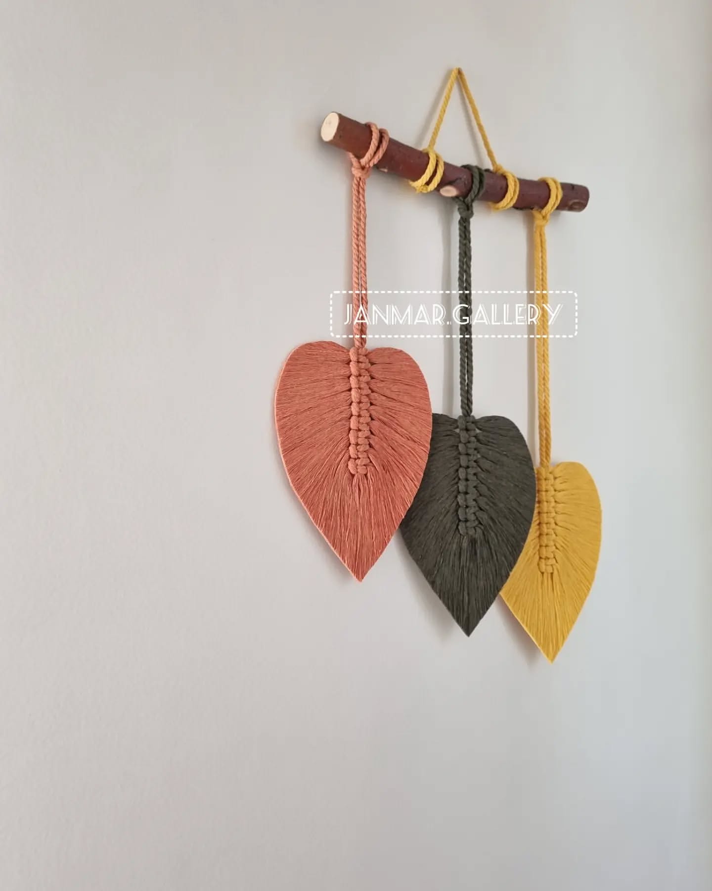 دیوارکوب برگ مکرومه