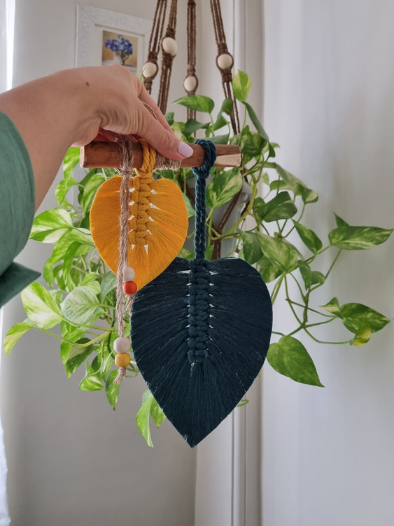 دیوارکوب برگ مکرومه